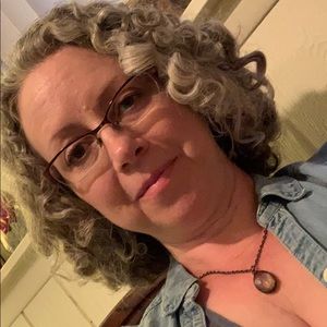 Meet your Posher, Suzanne